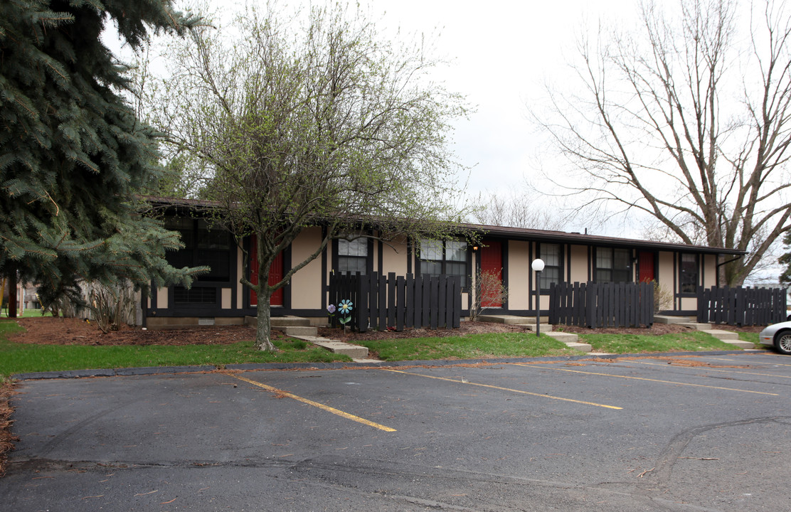 Pinewood Apartments in Kent, OH - Building Photo