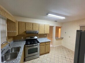 4831 NW 12th St in Lauderhill, FL - Building Photo - Building Photo