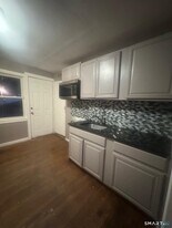 30 Wake St in Bridgeport, CT - Building Photo