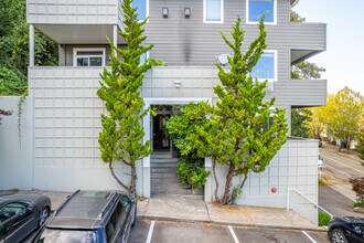 1640 SW Montgomery St in Portland, OR - Building Photo - Building Photo