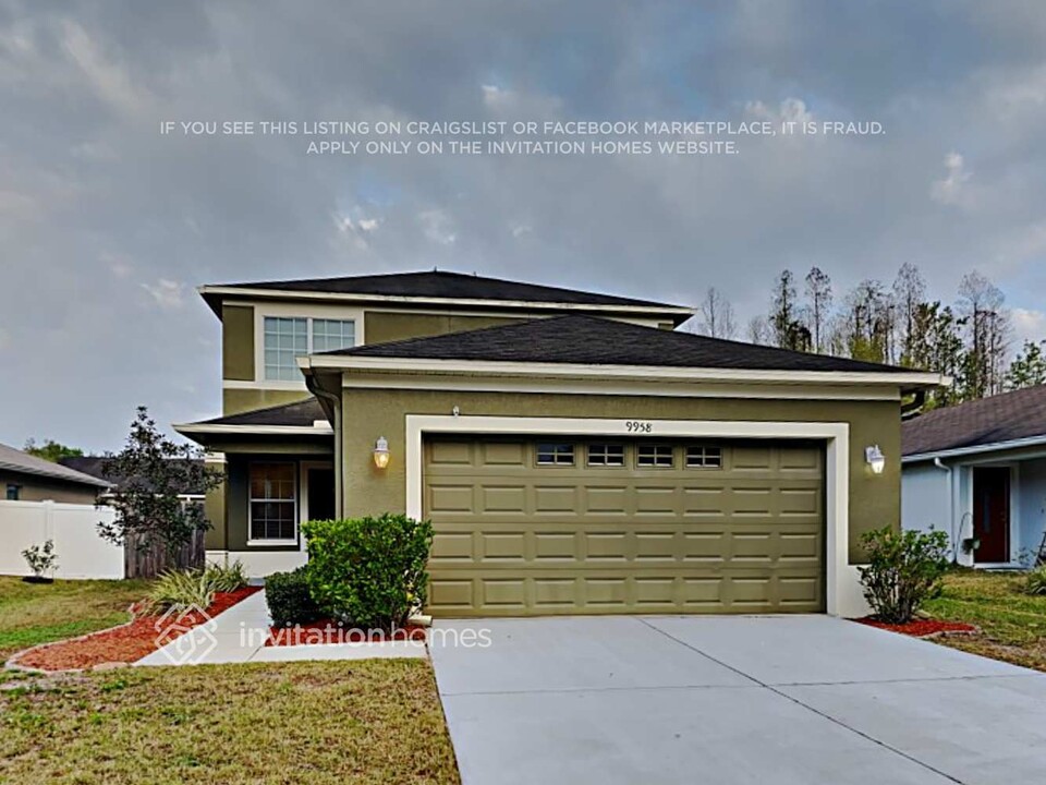 9958 Torrisdale Loop in Land O Lakes, FL - Building Photo