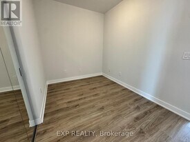 430 Square One Dr in Mississauga, ON - Building Photo