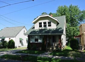 910 E 31st St in Erie, PA - Building Photo