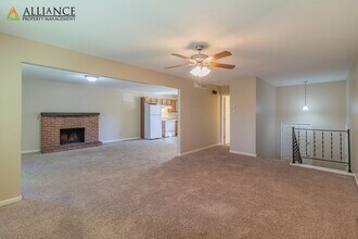 2025 Shirley Ln-Unit -2025 in Manhattan, KS - Building Photo - Building Photo