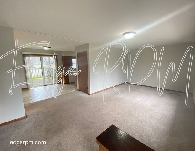 1702 Hammond Ave in Waterloo, IA - Building Photo - Building Photo