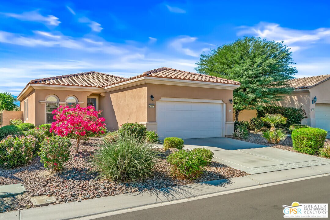 41085 Calle Pampas in Indio, CA - Building Photo