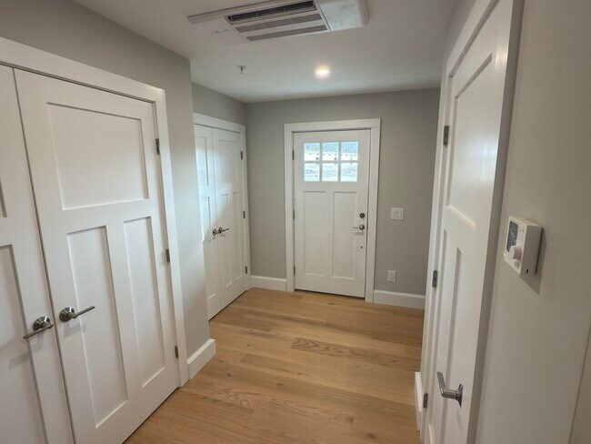 42 O'Neil St in South Portland, ME - Building Photo - Building Photo