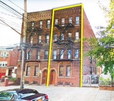 35-26 100th St in Corona, NY - Building Photo