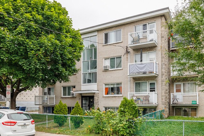 599 81E Av in Laval, QC - Building Photo - Building Photo