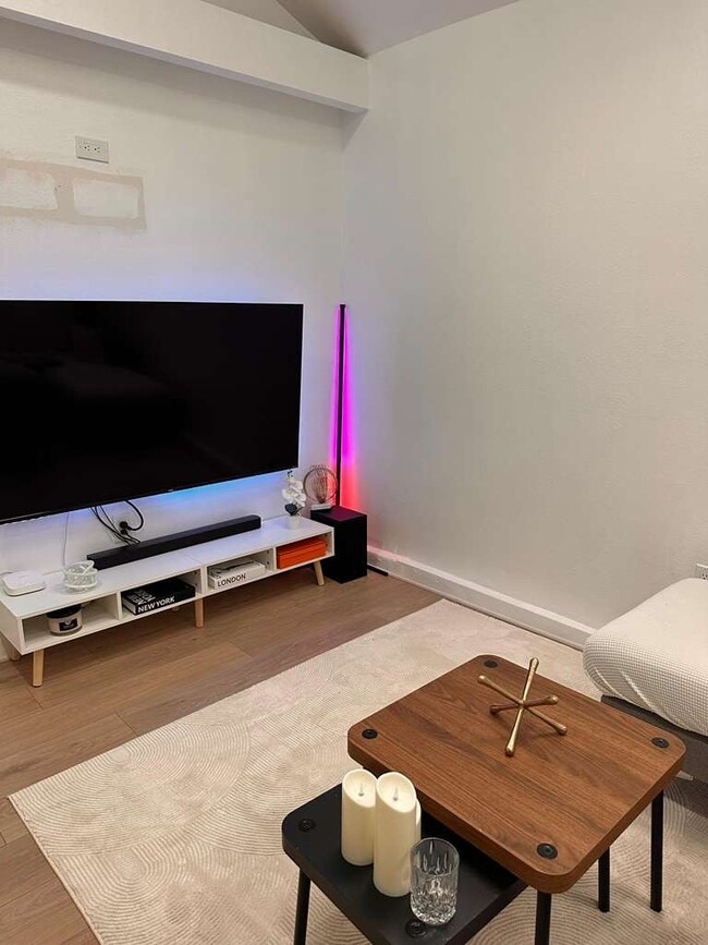 8529 Keokuk Ave in Winnetka, CA - Building Photo - Building Photo