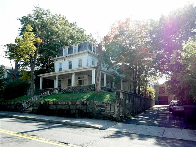 29 Wayne Ave in Suffern, NY - Foto de edificio