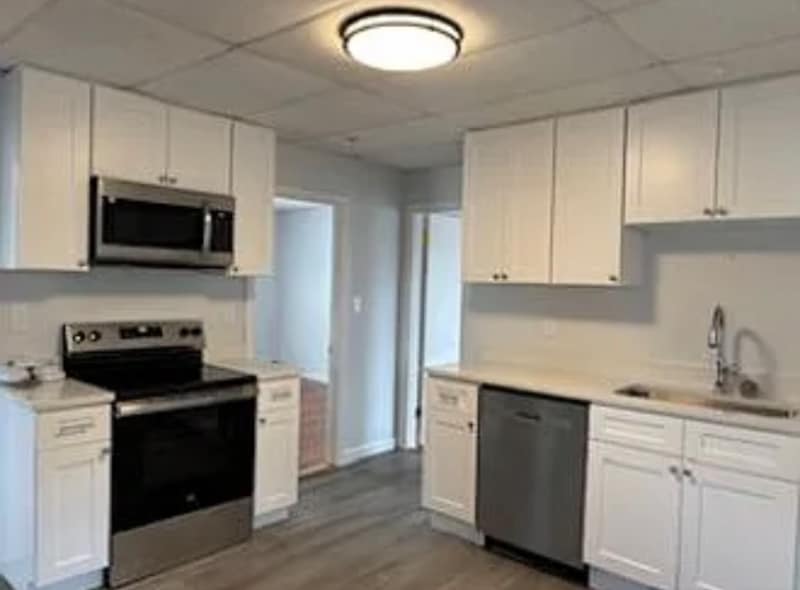 202 Pine St in Attleboro, MA - Building Photo