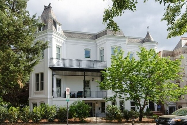 property at 165 D St SE
