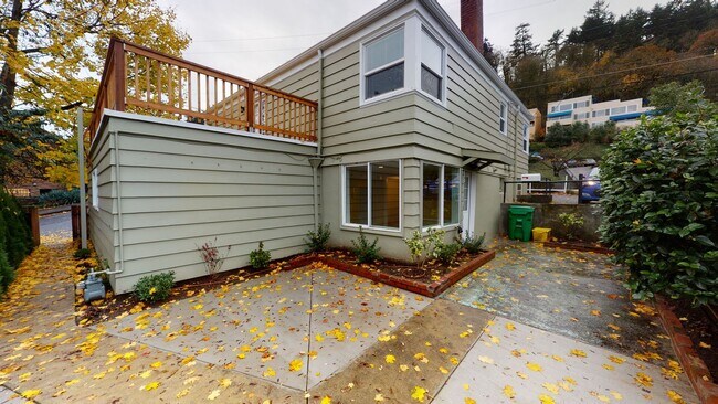 3538 SW Barbur Blvd in Portland, OR - Building Photo - Building Photo
