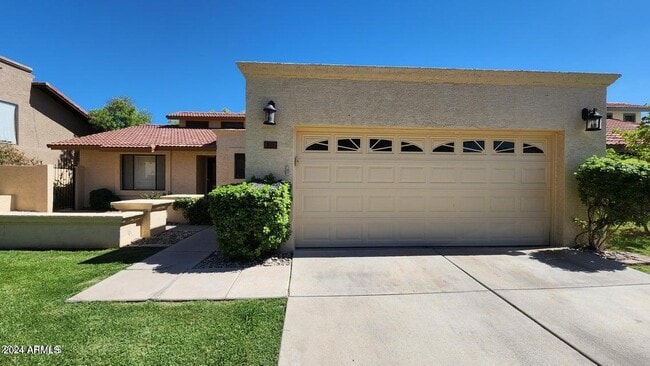 property at 211 E Tremaine Ave