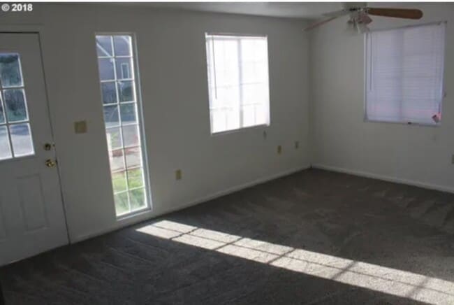 822 NE Ford St in McMinnville, OR - Building Photo - Building Photo