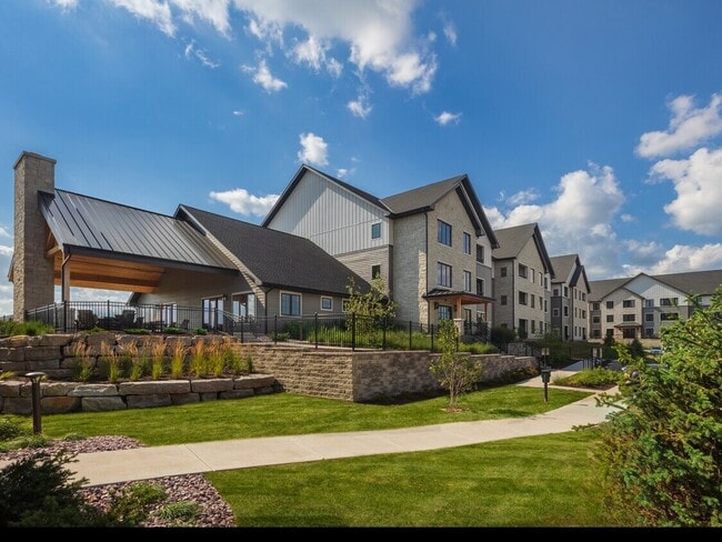 1111 Connery Cv, Unit 1111-104 in Waunakee, WI - Building Photo - Building Photo