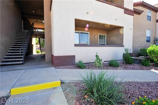 property at 231 W Horizon Ridge Pkwy