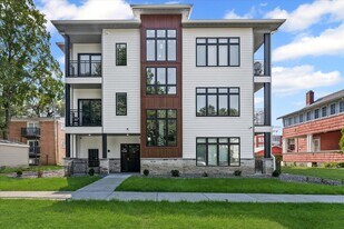 305 W Washington in Champaign, IL - Building Photo