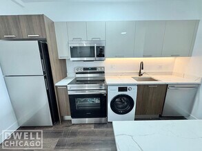 5600 N Ashland Ave, Unit 1 Bed in Chicago, IL - Foto de edificio - Building Photo