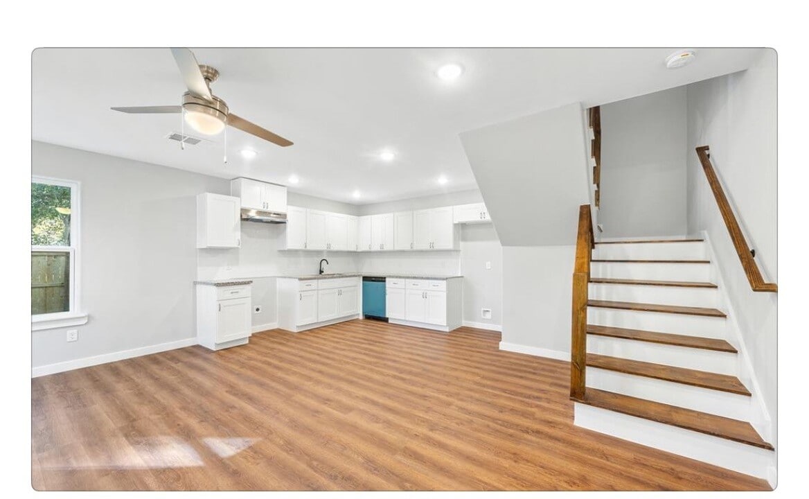 8332 Parker Rd in Houston, TX - Building Photo