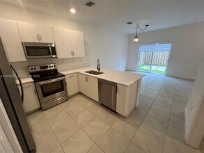 2602 SE 11th St in Homestead, FL - Building Photo - Building Photo