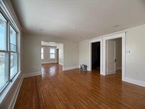 608 Emily St, Unit 3 bedroom apartment in Utica, NY - Foto de edificio - Building Photo