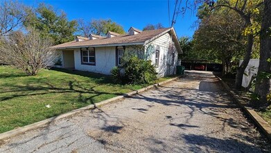 1015 S Welch St in Denton, TX - Building Photo - Building Photo