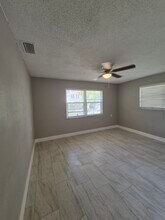5311 Luna Vista Dr in New Port Richey, FL - Building Photo - Building Photo