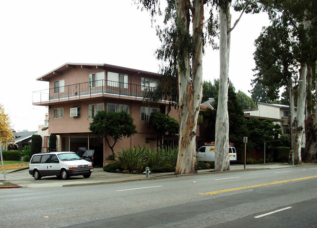 Edgehill Apartments in Burlingame, CA - Building Photo - Building Photo