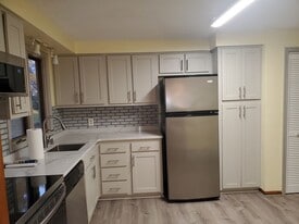 129 Lakewood Dr in Athol, MA - Building Photo