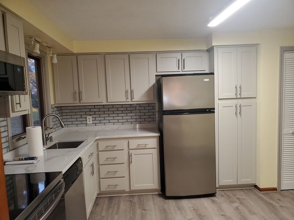 129 Lakewood Dr in Athol, MA - Building Photo