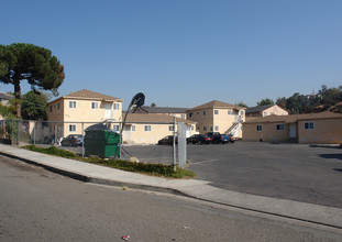 4986-4992 Auburn Dr in San Diego, CA - Building Photo - Building Photo