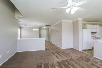 5827 Clerkenwell Dr in Houston, TX - Foto de edificio - Building Photo