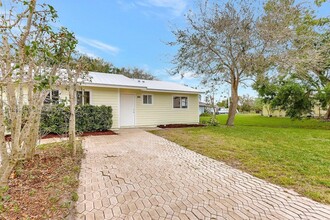 4669 SE Salvatori Rd in Stuart, FL - Building Photo - Building Photo