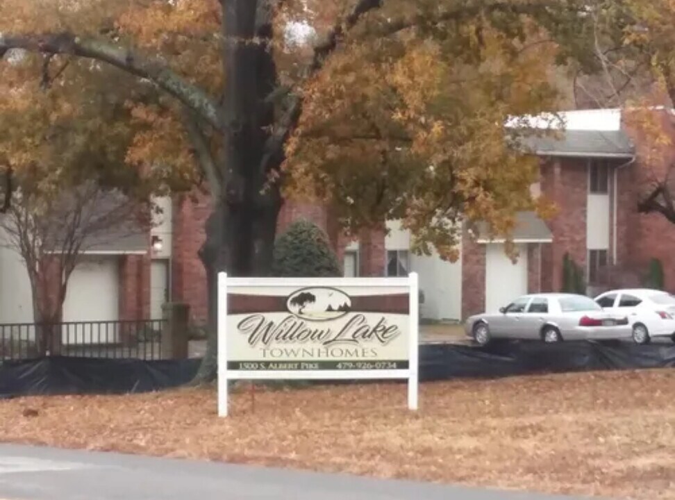 1500 S Albert Pike Ave in Fort Smith, AR - Building Photo