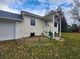 7727 Jewel Lake Rd in Anchorage, AK - Building Photo