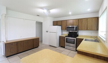 5316 Malamin Rd in North Port, FL - Building Photo - Building Photo
