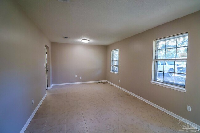 3418 N Blue Angel Pkwy in Pensacola, FL - Building Photo - Building Photo