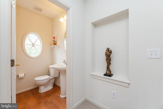 8366 Derwent Valley Ct