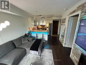 7-207 N Park Rd in Vaughan, ON - Building Photo - Building Photo