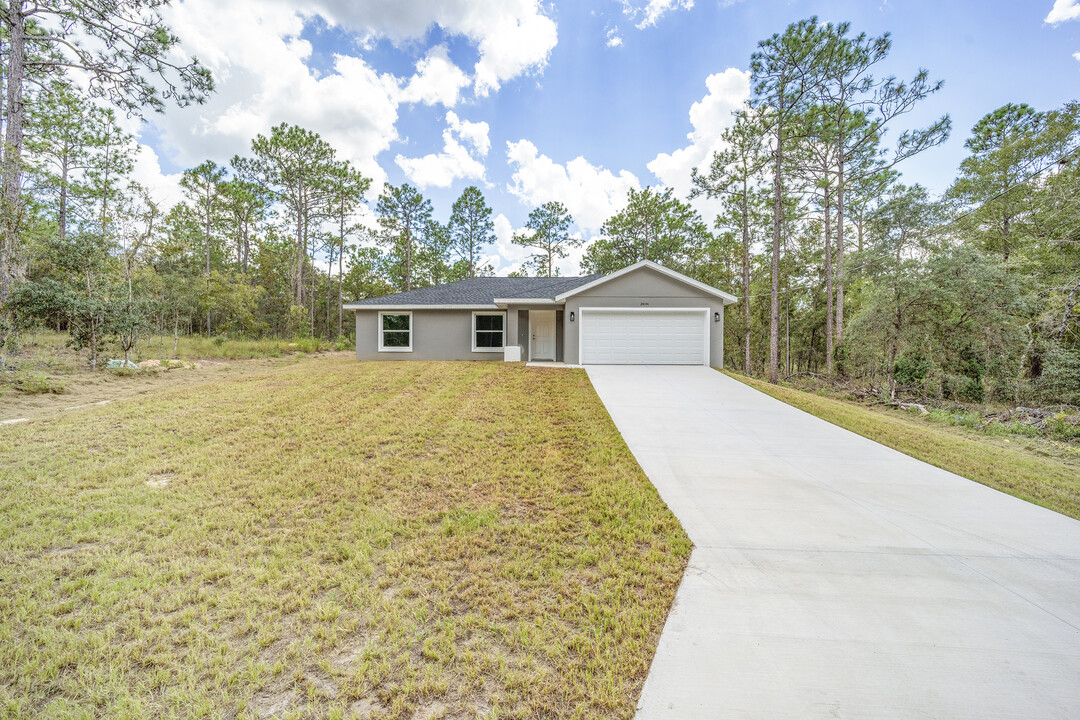 24144 NW Water Oak Ave in Dunnellon, FL - Building Photo