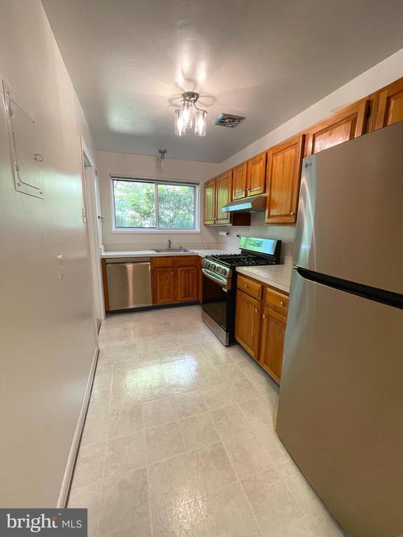 property at 10518 Weymouth St