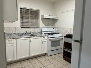 4105 W 103rd St in Inglewood, CA - Foto de edificio - Building Photo