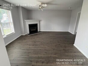2505 Bluff View Ct in Greenville, NC - Foto de edificio - Building Photo