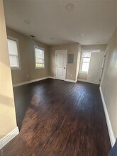 41 Chapman Pl in Bay Shore, NY - Building Photo - Building Photo