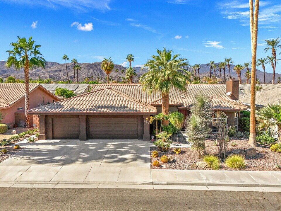 44401 Kings Canyon Ln in Palm Desert, CA - Foto de edificio