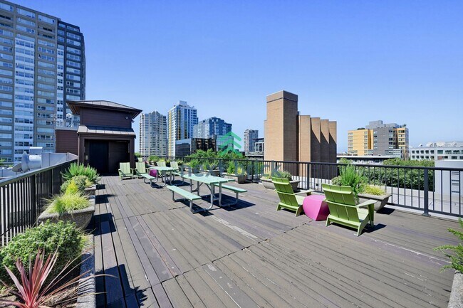 425 Vine St in Seattle, WA - Building Photo - Building Photo