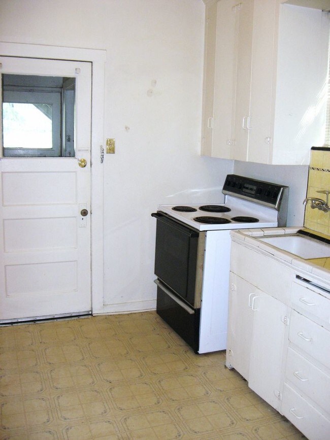 38 J St-Unit -02 in Salt Lake City, UT - Building Photo - Building Photo