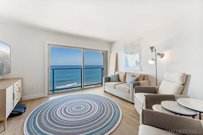 909 Coast Blvd in San Diego, CA - Building Photo - Building Photo